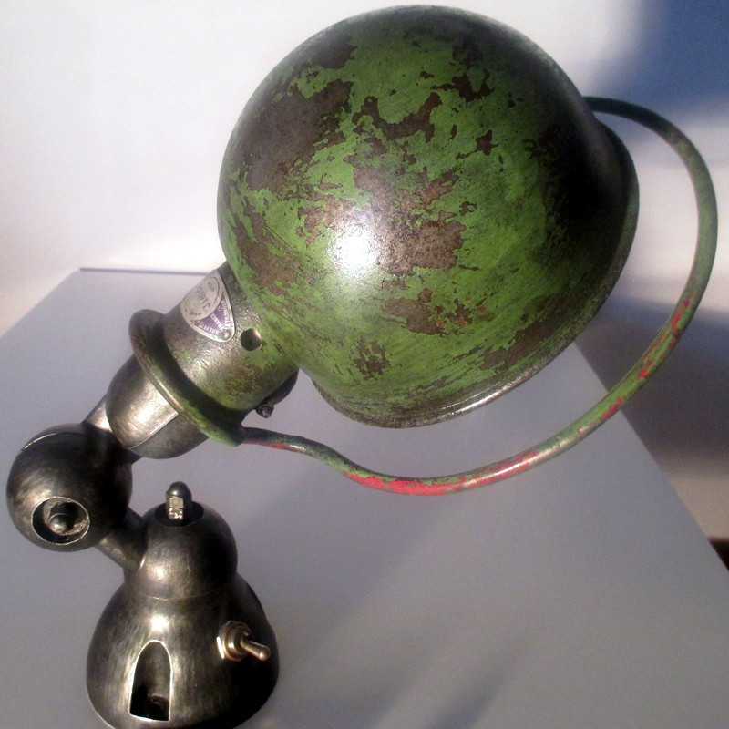 Applique lampe Jieldé - vert d'origine encore visible sur le globe Applique lampe Jieldé - vert d'origine encore visible sur le globe