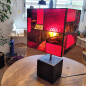 Lampe à poser LUXF-SERIE1 en vitrail Tiffany, béton noir, cuivre et laiton Lampe à poser LUXF-SERIE1 en vitrail Tiffany, béton noir, cuivre et laiton