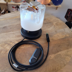 Lampe à poser en métal peint en noir et verrine Opaline Murano Mazzega 1960