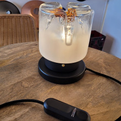 Lampe à poser en métal peint en noir et verrine Opaline Murano Mazzega 1960