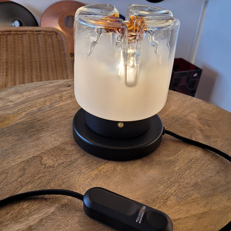 Lampe à poser en métal peint en noir et verrine Opaline Murano Mazzega 1960