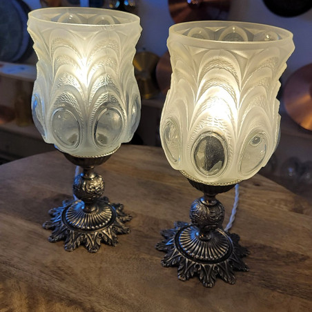 Paire de lampe à poser des année 1950 en métal Régule et verre ornés moulé d'origine - Entièrement restaurée