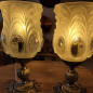 Paire de lampe à poser des année 1950 en métal Régule et verre ornés moulé d'origine - Entièrement restaurée Paire de lampe à poser des année 1950 en métal Régule et verre ornés moulé d'origine - Entièrement restaurée