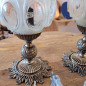 Paire de lampe à poser des année 1950 en métal Régule et verre ornés moulé d'origine - Entièrement restaurée Paire de lampe à poser des année 1950 en métal Régule et verre ornés moulé d'origine - Entièrement restaurée