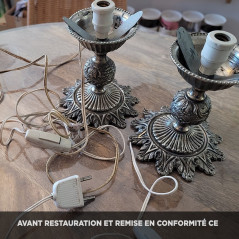 Paire de lampe à poser des année 1950 en métal Régule et verre ornés moulé d'origine - Entièrement restaurée