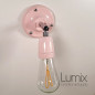 Lampe applique murale orientable en porcelaine rose pastel et métal chromé Lampe applique murale orientable en porcelaine rose pastel et métal chromé
