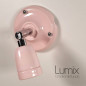 Lampe applique murale orientable en porcelaine rose pastel et métal chromé Lampe applique murale orientable en porcelaine rose pastel et métal chromé