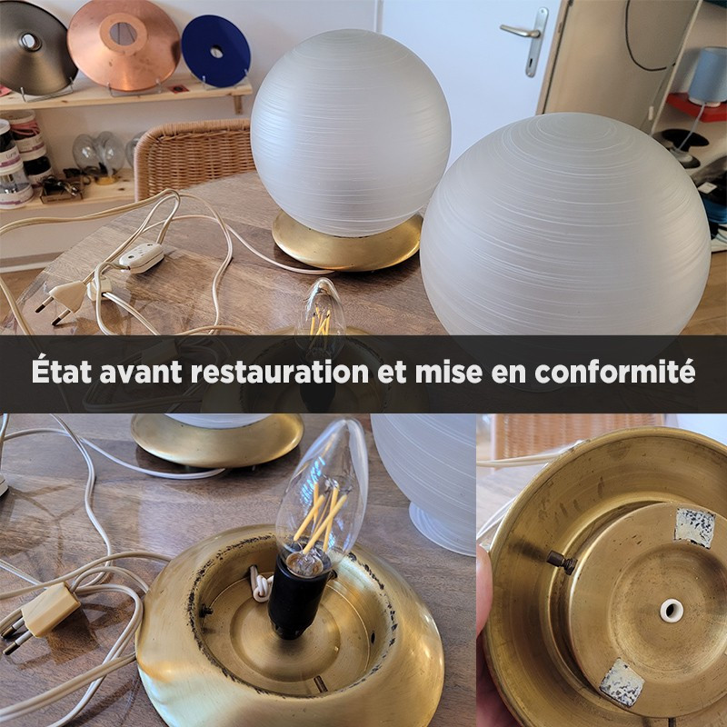Paire de lampe à poser des années 1960-1970 base laiton et globe en verre