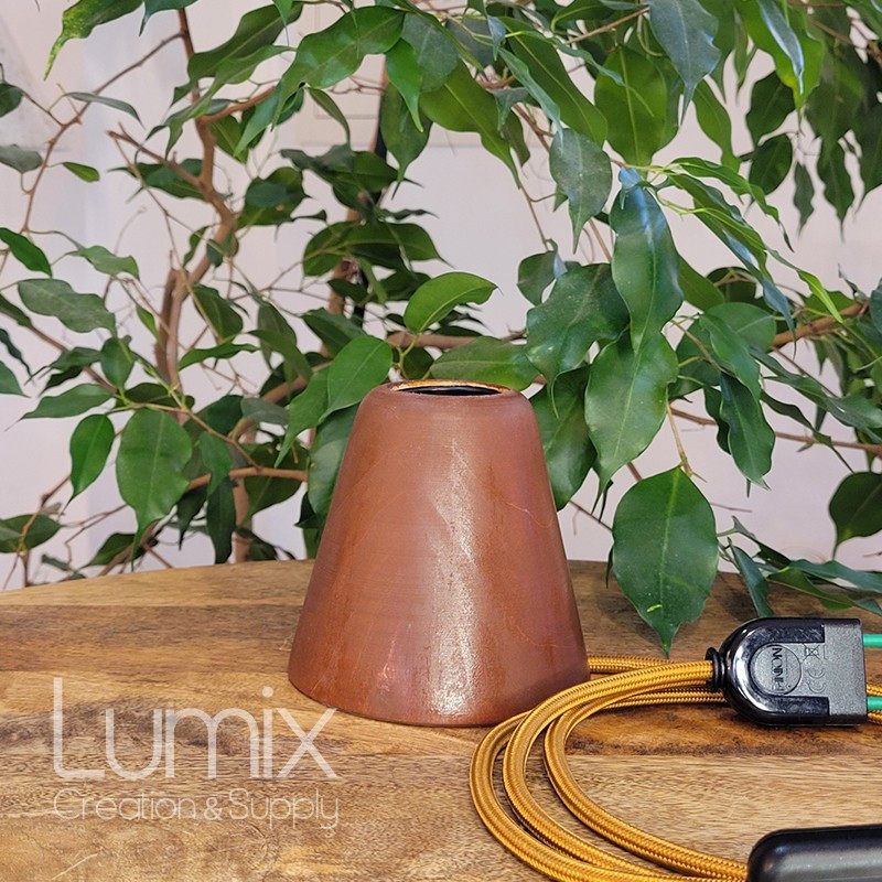 Lampe bois massif d'Aulne teinté acajou et vernis - Douille E27 et câble textile effet soie Whiskey Lampe bois massif d'Aulne teinté acajou et vernis - Douille E27 et câble textile effet soie Whiskey