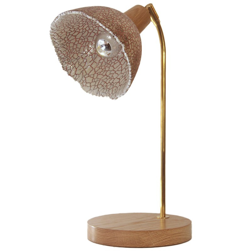 Lampe à poser en chêne massif, laiton pur et verre fusionné Lampe à poser en chêne massif, laiton pur et verre fusionné