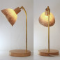 Lampe à poser en chêne massif, laiton pur et verre fusionné Lampe à poser en chêne massif, laiton pur et verre fusionné