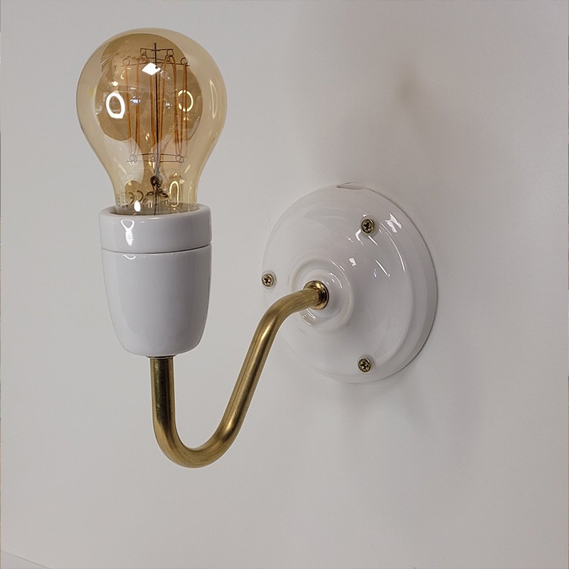 Applique véritable porcelaine blanche et tube col de cygne en laiton ciré ou vieux laiton Applique véritable porcelaine blanche et tube col de cygne en laiton ciré ou vieux laiton