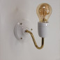 Applique véritable porcelaine blanche et tube col de cygne en laiton ciré ou vieux laiton Applique véritable porcelaine blanche et tube col de cygne en laiton ciré ou vieux laiton