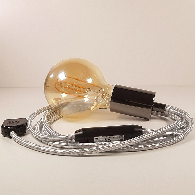 Lampe à suspendre type baladeuse porte-douille métal lisse Perle noire de Tahiti - Câble textile Argent effet soie Lampe à suspendre type baladeuse porte-douille métal lisse Perle noire de Tahiti - Câble textile Argent effet soie