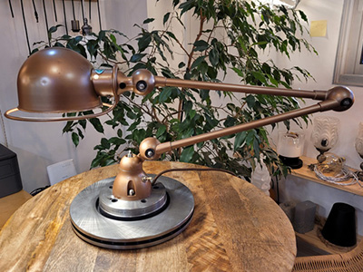Restauration d’une lampe Jieldé d’atelier transformée en lampe à poser